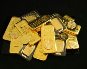 Złoto jako finansowy plan B. Dlaczego warto inwestować przez cały rok – także w wakacje?