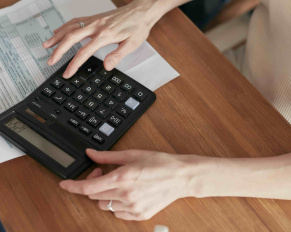 Wakacyjne porządki z umową kredytową? Teraz to naprawdę ma sens!