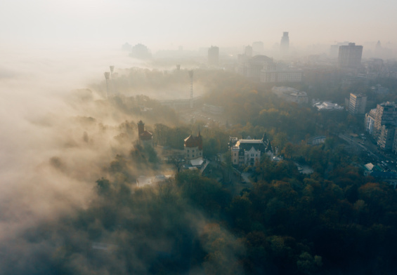 Antysmogowy sukces Tarnowa bez zakazów. Czy Kraków wybrał złą drogę?