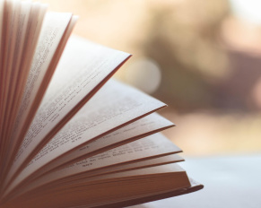 Dzień Miłośników Książek. Studenci Uniwersytetu w Siedlcach wciąż chętnie czytają!