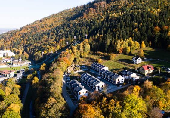 Workation jesienią – połączenie pracy i odpoczynku w Polsce. Dlaczego coraz więcej osób wybiera ten styl?