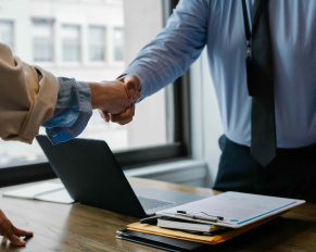 Kredyt pod lupą. Czy lepiej podpisać ugodę, czy iść do sądu?