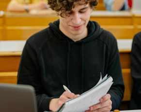 Czy Polacy inwestują w edukację? Filantropia edukacyjna jako nowe zjawisko społeczne.