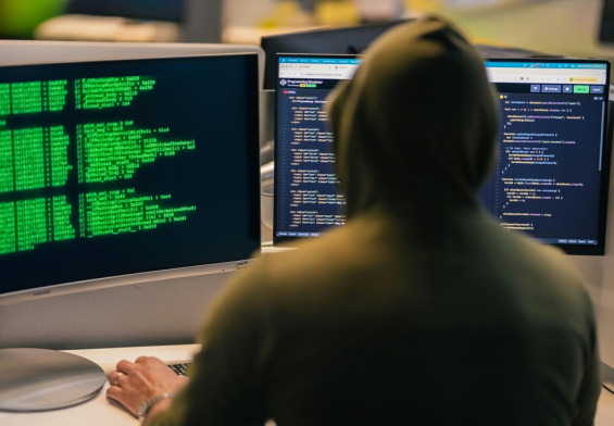 https://nadeptaku.pl/falszywy-glos-prawdziwe-straty-nowa-era-cyberatakow/