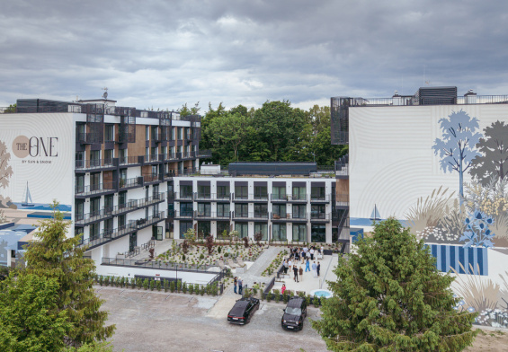50-krokow-od-morza-i-caloroczny-resort-premium-sunsnow-oficjalnie-otworzyl-the-one-w-ustroniu-morskim