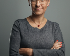 Cyfrowa dojrzałość zamiast technologicznej fascynacji. Dlaczego sama obsługa AI to za mało, by utrzymać się na rynku pracy?